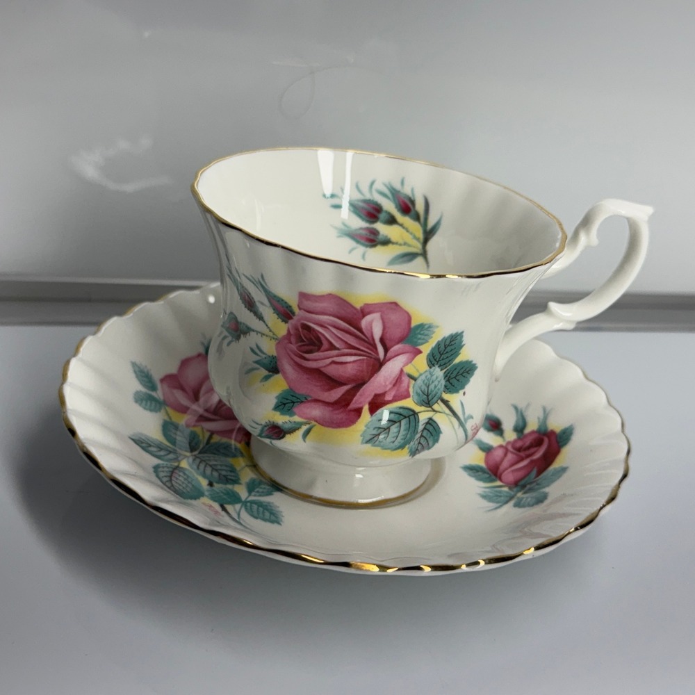 Royal Albert Sweet Heart Roses Cup & Saucer Bone China England Pink Vintage